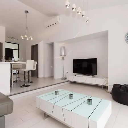 Modern 3 Bedroom Jaccuzi וילה Playa Feñabe