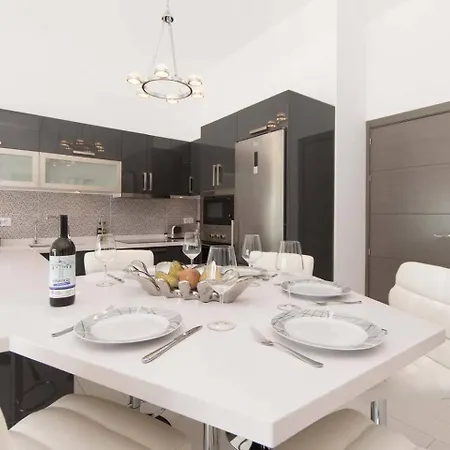 Modern 3 Bedroom Jaccuzi Плайя-Фаньябе