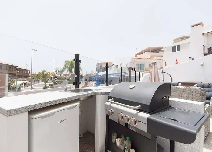 Modern 3 Bedroom Jaccuzi Villa