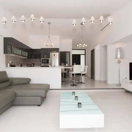 别墅 Modern 3 Bedroom Jaccuzi Playa Feñabe