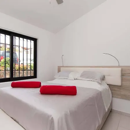 Modern 3 Bedroom Jaccuzi 别墅 *