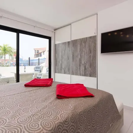 Modern 3 Bedroom Costa Adeje 别墅