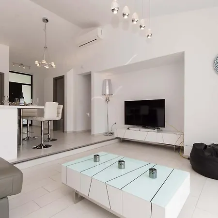 Modern 3 Bedroom Costa Adeje 别墅