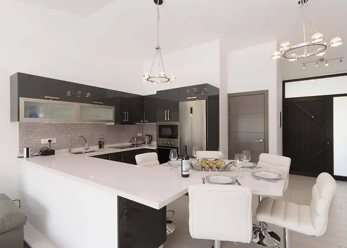 Modern 3 Bedroom Jaccuzi ヴィラ *