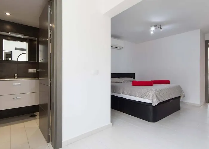 Modern 3 Bedroom Jaccuzi *