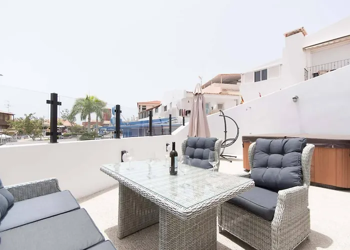 Modern 3 Bedroom Jaccuzi *