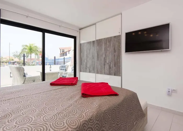 Modern 3 Bedroom Jaccuzi Villa